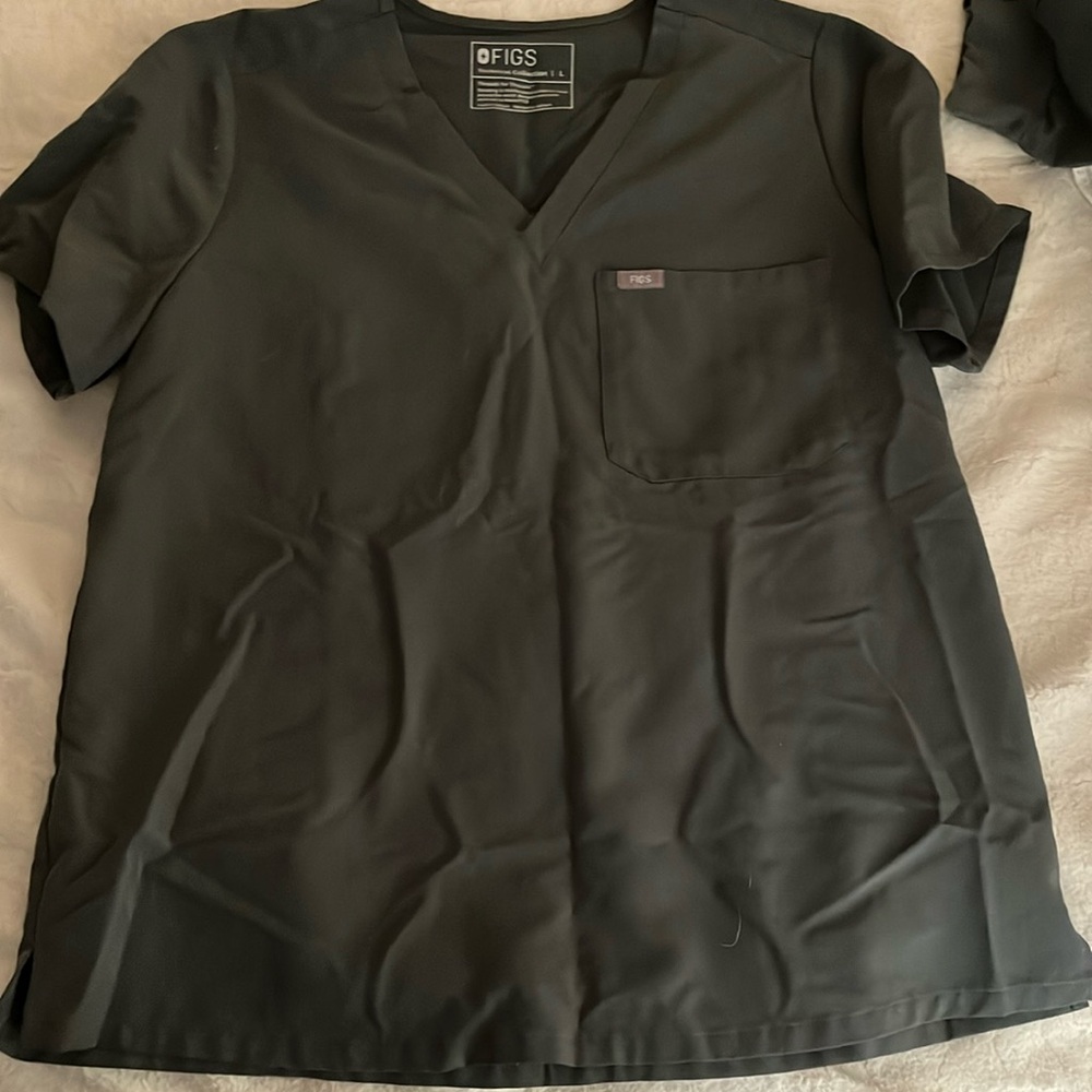 FIGS catarina one pocket scrub top